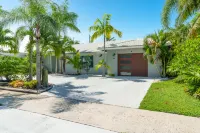 Heated Pool and New Jacuzzi Retreat - Charming Tropical Oasis