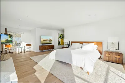 Zuma Beach View Estate with Cedar Soaking Tub