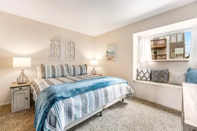 Spectacular townhouse with Lake Tahoe views, outdoor pool, & hot tub, sleeps 6