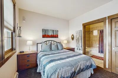 Fantastic Mountain Condo W/ Free WiFi, Private Patio, & Easy Access to Skiing