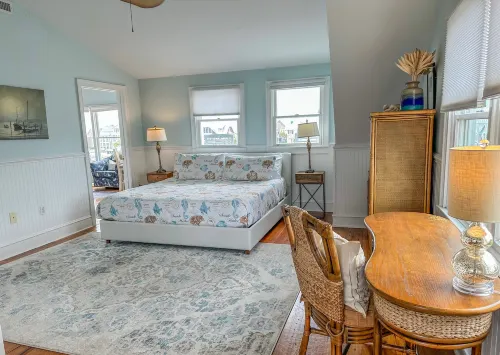 Harbor-View Haven with Rooftop Deck & Breakfast