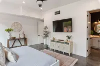 Private Pool and Rooftop Deck with Golf Course Views - Charming Oasis