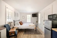 Charming Hideaway with Fast WiFi - Cozy and Stylish Retreat