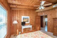 Panoramic Ocean Views and Cozy Vibes - Charming Vintage Cottage