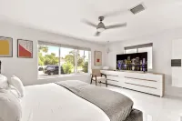 Luxurious Retreat - Private Pool, Jacuzzi, and More