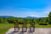 Cozy Fireplace, Outdoor Patio & Community Pool - Elegant Oasis