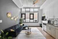 Stylish Retreat with Fully Equipped Kitchen - Modern Comfort and Convenience