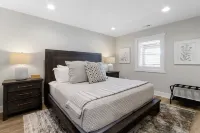 The Lofts of Brick and Mortar-City Loft |Stylish |Walk-Out Balcony |2 Kings |Parking for 2 |Downtown