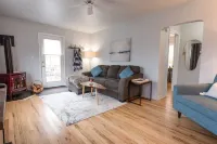 Mountain View Cottage, Walk Everywhere, Huge Fenced Yard