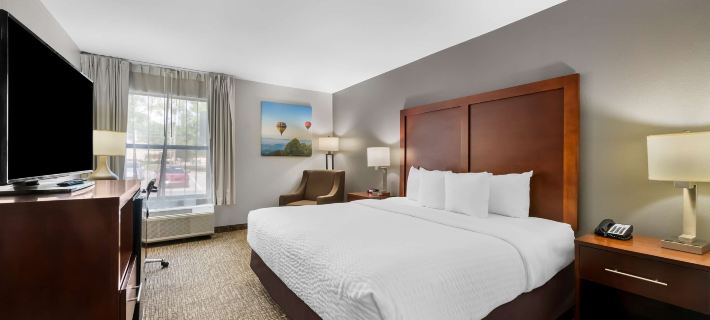 Clarion Pointe Apex - Holly Springs Hotéis em Wake County