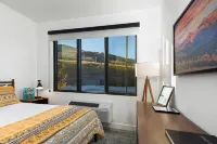 Community Hot Tub and Lounge Fireplace - Charming Studio Retreat