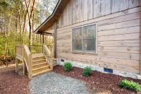 Charming Cabin with Fire Pit and Trail Access - Cozy Mountain Retreat Hotels in Gilmer County