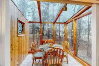 Dog-friendly duplex with fireplace, central AC & loft - on golf course Hotels in Cross Township