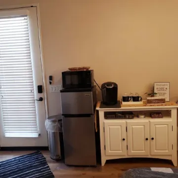 Casita MenifeeCozy and private 1 bedroom Casita, couple or solo traveler Отели в г. Менифи