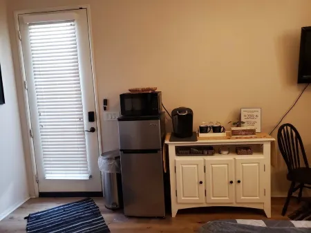 Casita MenifeeCozy and private 1 bedroom Casita, couple or solo traveler Отели рядом с достопримечательностью «Парк Спирит»