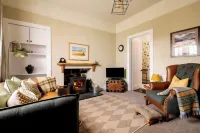 The Lodge on Scottish Estate - wood burner - dogs welcome