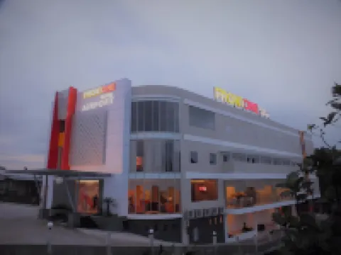 Front One Hotel Airport Solo Hotels in 