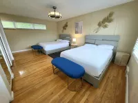 OASIS @ OCEAN BEACH PARK: 6 QUEEN BEDS