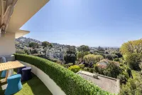 Modern flat with sea view - AC- 2BR- 4P - Cannes Hôtels à : Vallauris