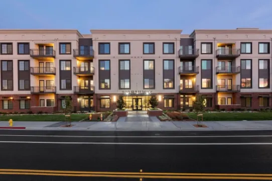 Resort Pool, Rooftop Deck, and Fitness Center - Elegant Oasis Hotels in Campbell