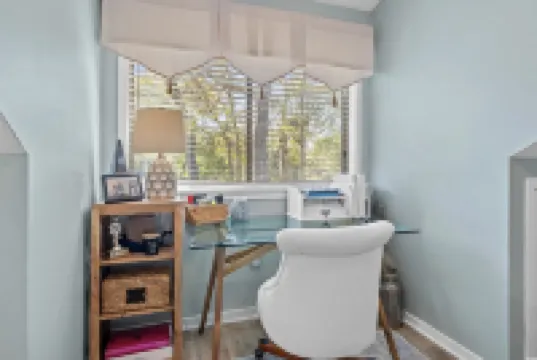 Stunning Lake View and Large Balcony - Elegant Villa Retreat