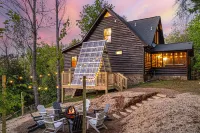 Secluded w/ Epic Outdoor Activities*Hot Tub*Games Hotels in Cosby
