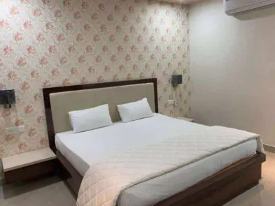 Hotel Crown Resort Hotels near Online