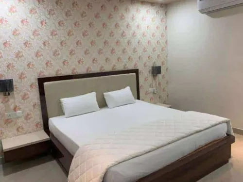 โรงแรม คราวน์ รีสอร์ต