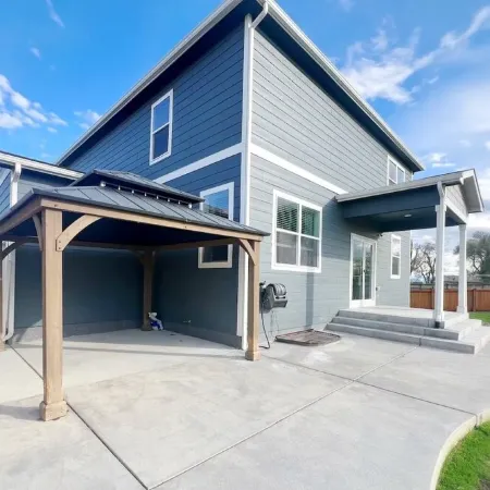 Newer build with 4 bedrooms, large backyard and beautiful mountain views.