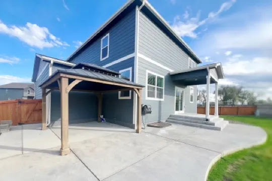 Newer build with 4 bedrooms, large backyard and beautiful mountain views.