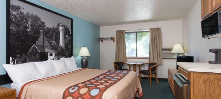 Super 8 by Wyndham Houghton Lake Hotels in Roscommon County