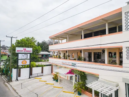 The West House Boutique Hotel Отели в г. Санта Фэмилия Виллидж