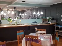 Oceans Hotel & Self Catering - พร้อมอาหารเช้า