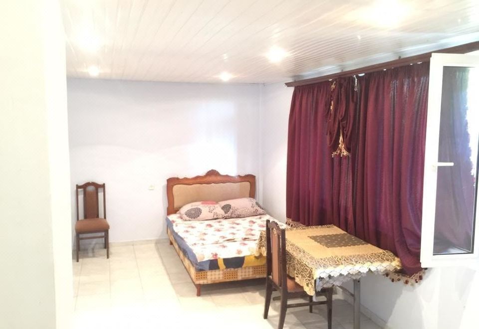 Khosrov Hotel - Housity