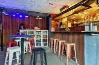 Gladstone Backpackers - bar