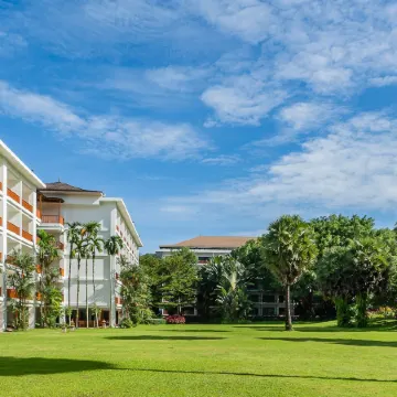 Naithonburi Beach Resort