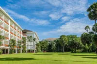 Naithonburi Beach Resort