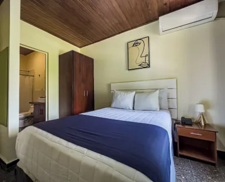 Cardedeu Suites Отели рядом с достопримечательностью «Military Museum of the Armed Forces of El Salvador»