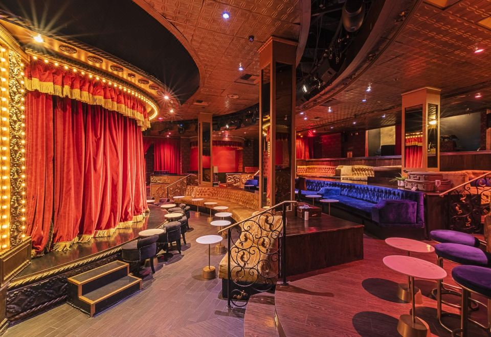 1. 더 할리우드 루..