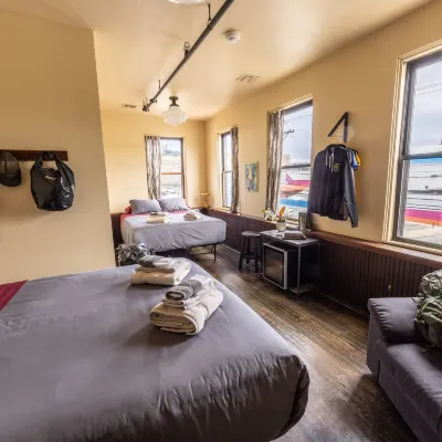 Traveler's Rest Hotel Отели рядом с достопримечательностью «Привокзальная площадь»