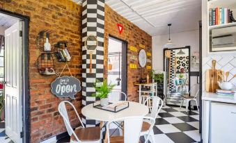 Retro-Vintage New Yorker Apartment in Centurion