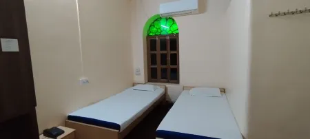 Shaw Guest House Отели рядом с достопримечательностью «Индиан Музеум»