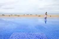 Kandaya Resort - Pools