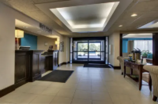 Greenfield Inn & Suites Owensboro, KY Airport