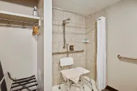Top Floor East Handicap Accessible - Pensions