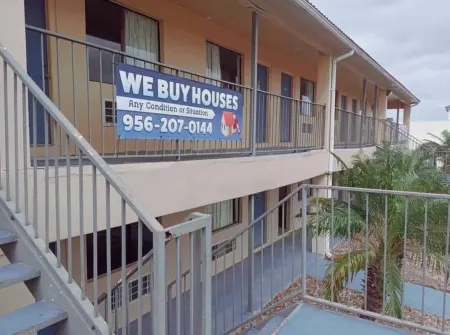 Pharr Executive Inn Отели рядом с достопримечательностью «Pharr Vanguard Academy Nature & Birding Center»