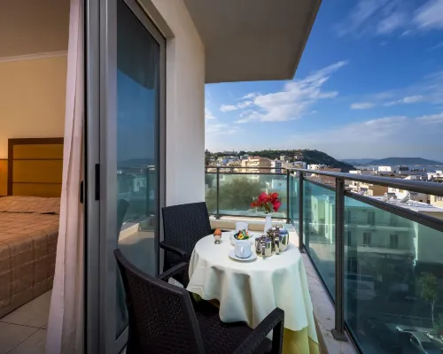 Manousos City Hotel Hotels near شاطئ إيلي
