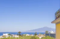 SorrentoVibes - New & Stylish Two Bedroom Apartment with Balconies