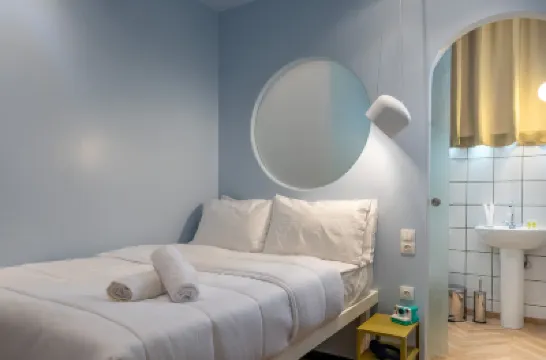 Cabins Sleeping Hotels near Acropolis