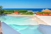Costa Paradiso Resort فنادق في Trinita dʼAgultu